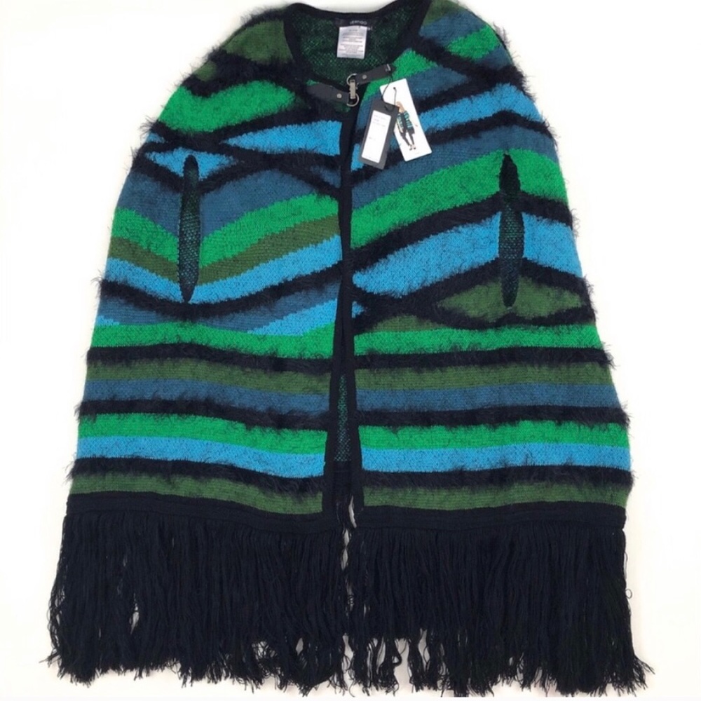 Vertigo Cozy Shawl Cape Poncho Shrug Sweater Fringe NEW Size Small Medium - Picture 2 of 10